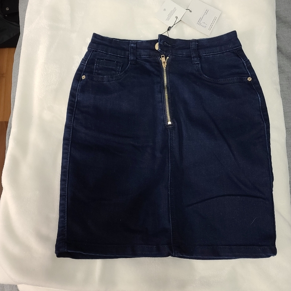 2/25$ 🛍 NWT Missguided Stretchy Jean Skirt - Picture 1 of 5